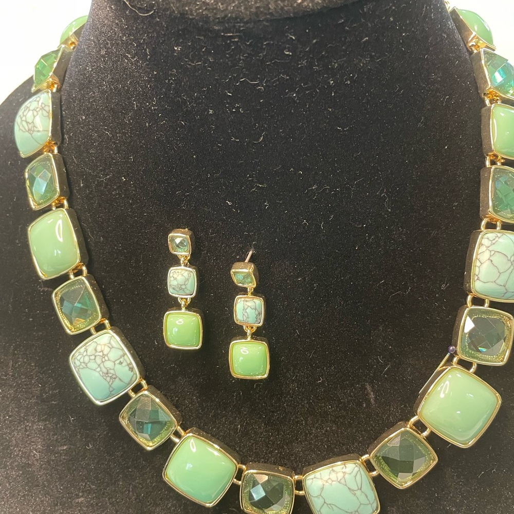 Set necklace, bracelet and earrings. New without tags